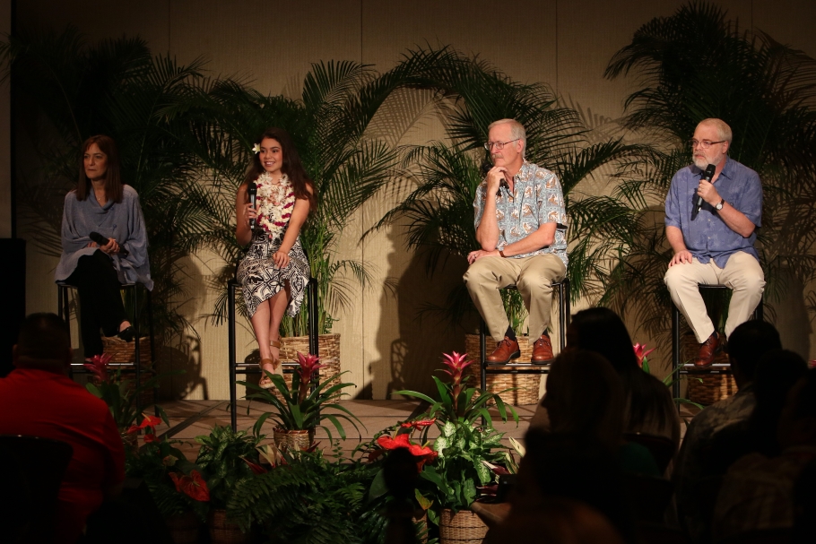 Produtora Osnat Shurer, Auli'I Cravalho e os diretores John Musker e Ron Clements