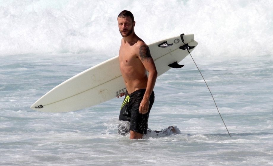 Sempre preparando um bom prato na tv, poucas pessoas devem saber que ele tem um Bob Marley tatuado no braço.