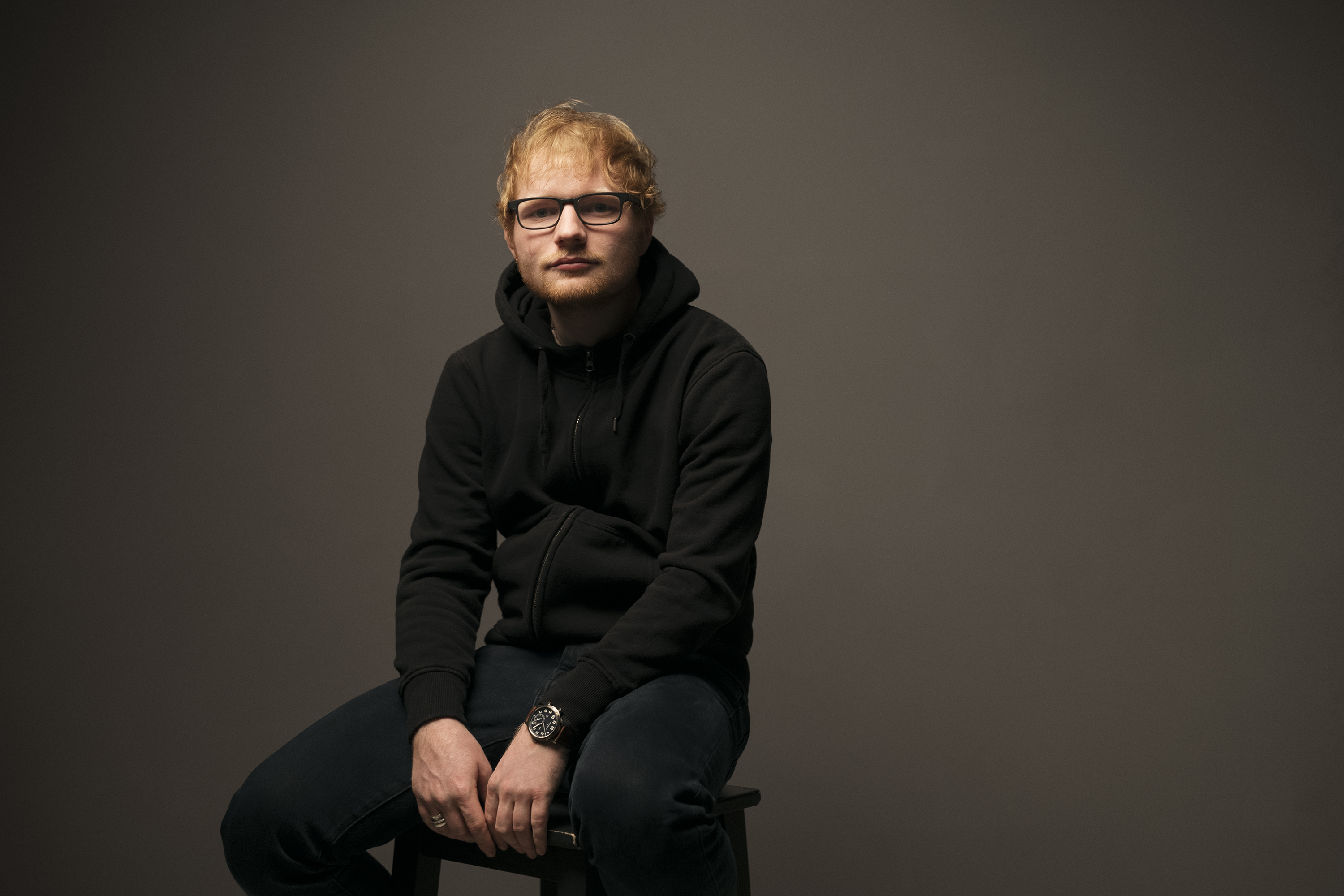 Ed Sheeran diz que evita mictórios pois sempre tentam dar uma