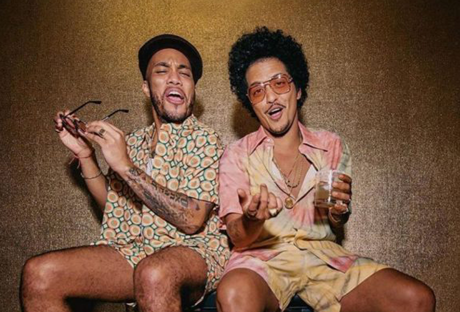 Bruno Mars e Anderson Paak anunciam criação de uma nova banda – SILK SONIC  – e primeiro single já estará disponível na sexta da próxima semana!