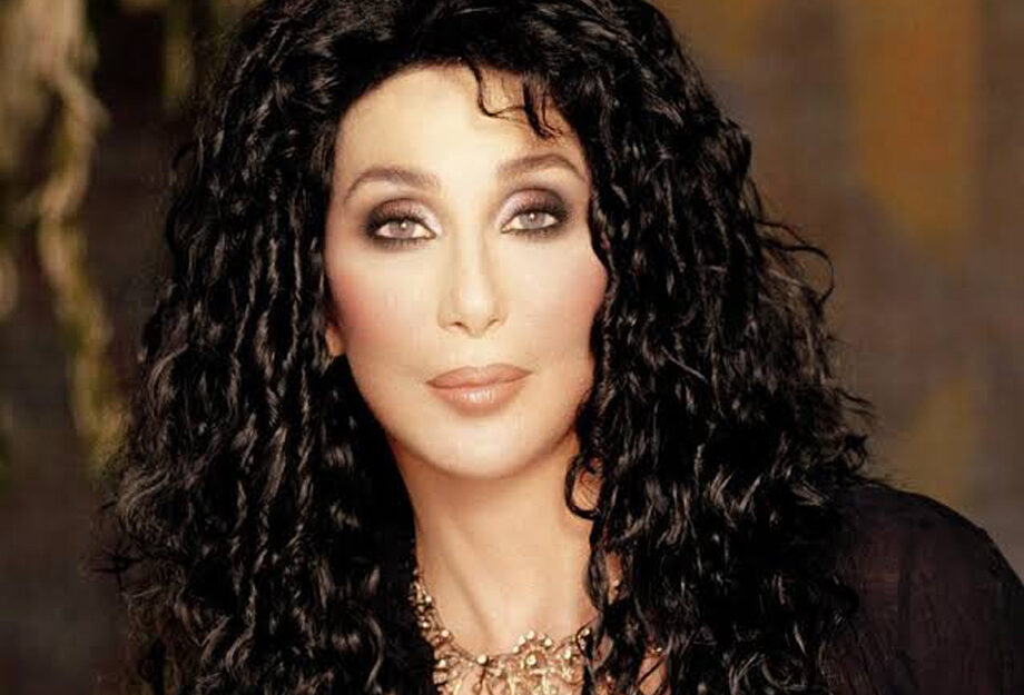 Cher faz 75 anos hoje e anuncia que sua vida vai virar tema de filme